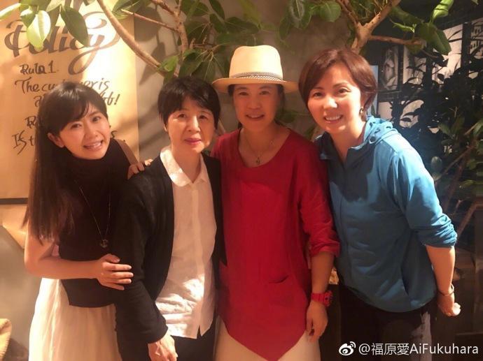 辈分乱了!福原爱管王楠汤媛媛叫亲妈 拉着母亲与两亲妈合影