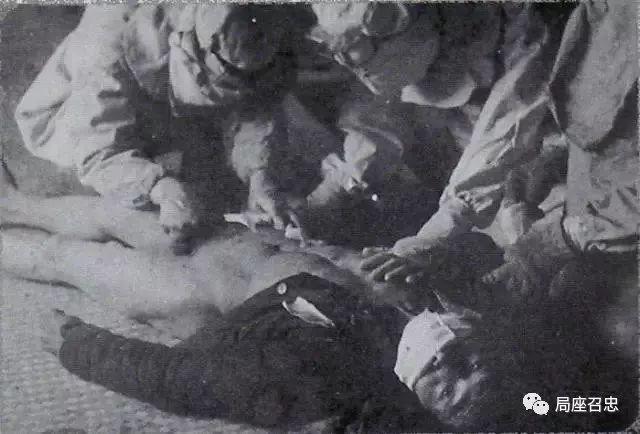 731部队进行人体解剖实验 (图源:nhk)