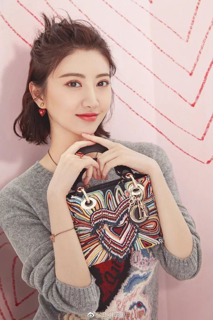 蔡徐坤朱一龙王嘉尔都太忙!这个七夕,张艺兴陪