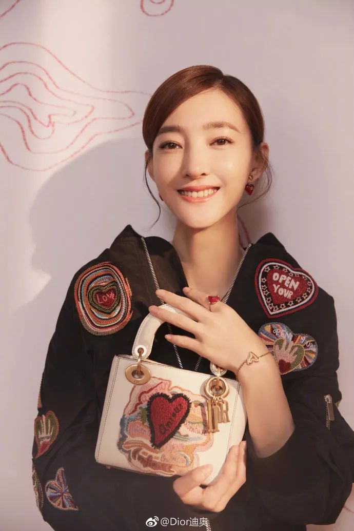 蔡徐坤朱一龙王嘉尔都太忙!这个七夕,张艺兴陪