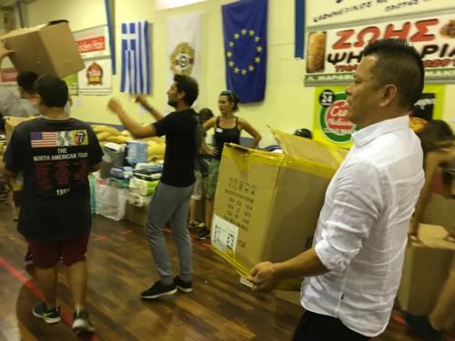 7月26日，第二批希腊华人救灾物资送达灾区救援集散中心。(图片来源：欧洲时报通讯员苏珊娜 摄)