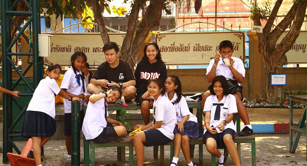 泰媒：泰国出台新“学生行为准则” 禁止学生拥抱接吻