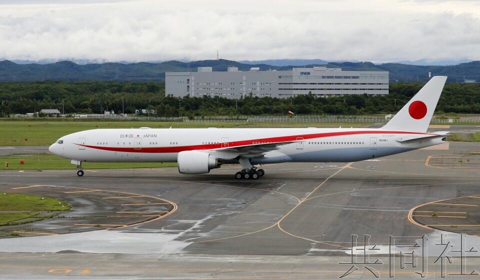 日本新政府专机波音777飞抵北海道