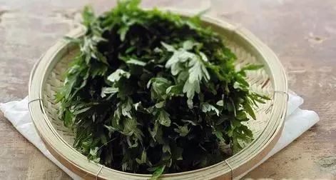 没想到干艾草这么厉害,赶紧去买几包放家里备