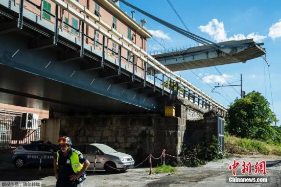 意大利政府谴责管理高速公路的公司没有做好维护工作。意大利政府指出，他们打算撤销大桥营运商的经营管理合约，并向公司处以1.5亿欧元罚金。前往现场勘灾的交通部长表示，该公司还须支付高架桥的重建费用。