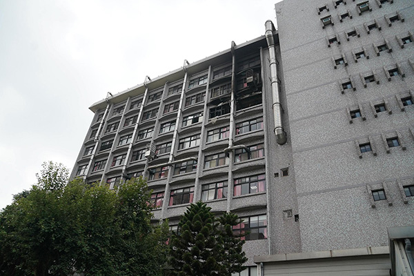 台北医院大火事故死亡升至13人，仍有多人住院治疗