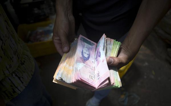 通货膨胀达32714%，委内瑞拉发行新货币去掉5个零