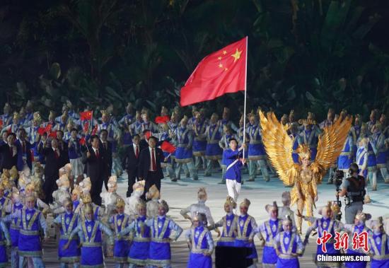 8月18日，第十八届亚运会在印尼首都雅加达开幕。图为中国代表团入场。 中新社记者 侯宇 摄