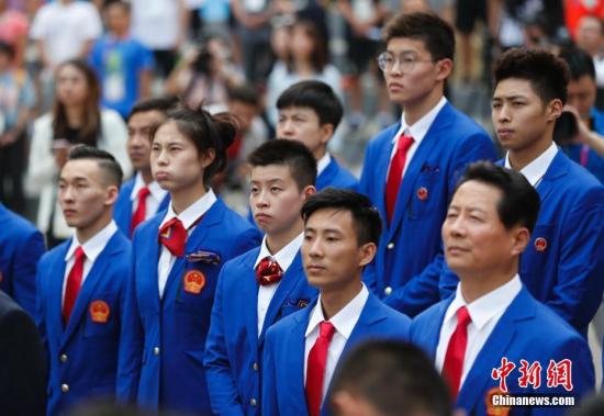 资料图：北京时间8月16日，第18届亚运会中国体育代表团升旗仪式在雅加达亚运村升旗广场举行。 中新社记者 杜洋 摄