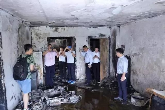深圳：24楼阳台囤货发生火灾，物业处置不当被拘3人
