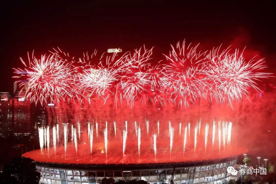 总统骑摩托车一路飙进亚运会会场!这一奇观，不仅是自我调侃