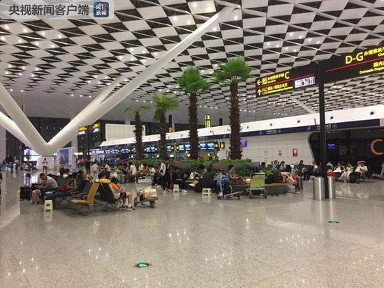 受台风暴雨影响 郑州新郑国际机场96个航班取消