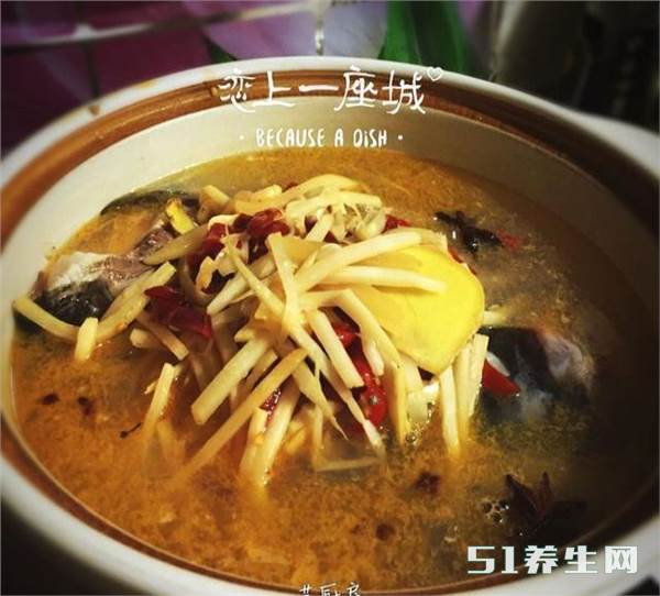 鱼头酸笋汤