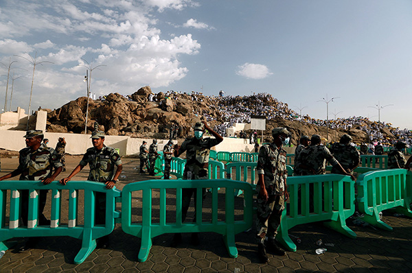 沙特部署十万安全人员保驾麦加朝圣，严防踩踏事故重演