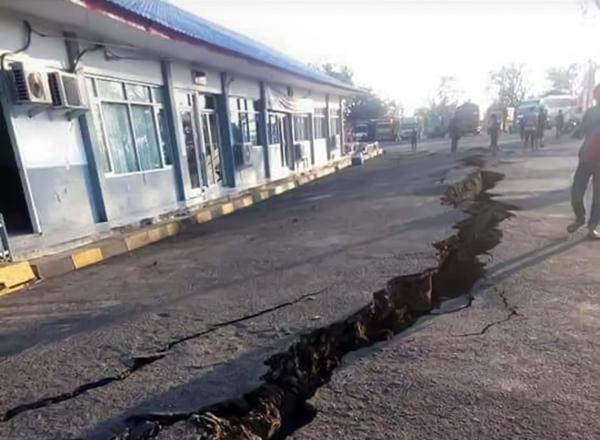 印尼龙目岛19日晚地震已造成10人死亡，24人受伤
