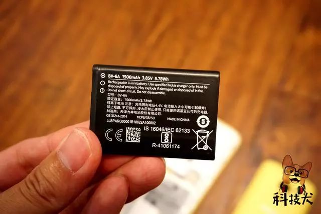 诺基亚8110 4G复刻版开箱:双卡双待 不支持电