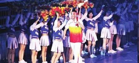 辽宁队多员亮相省运会开幕式,队长杨鸣担任火