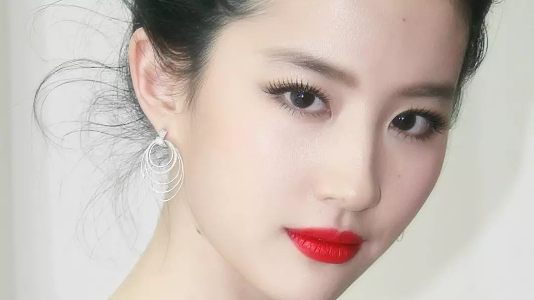 转发杨超越就能心想事成?别迷信了先瘦瘦脸吧