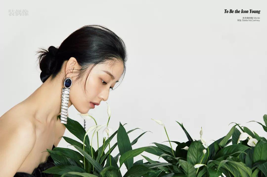 而本来就是颜值担当的戚砚笛,拍起大片来气质无敌,质感好到让人怀疑