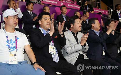 韩朝高官同台观看亚运会韩朝女篮联队比赛