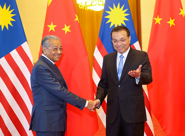 李克强会见马来西亚总理：推动两国关系合作继续稳定向好