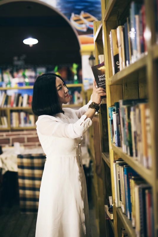 阮思源最新单曲《白衬衫》把回忆写成故事再变