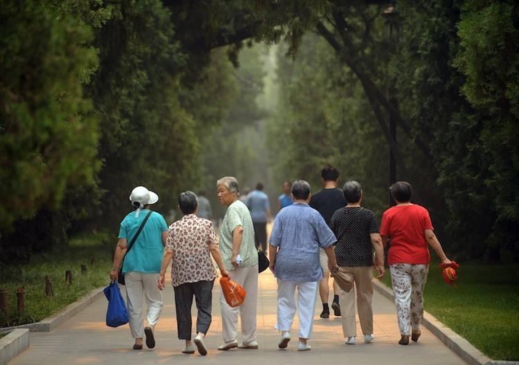 老龄化社会初成 十年增加8750万老年人口
