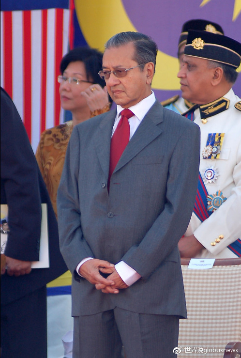 2007年马哈蒂尔出席国庆日庆典 来源：维基百科