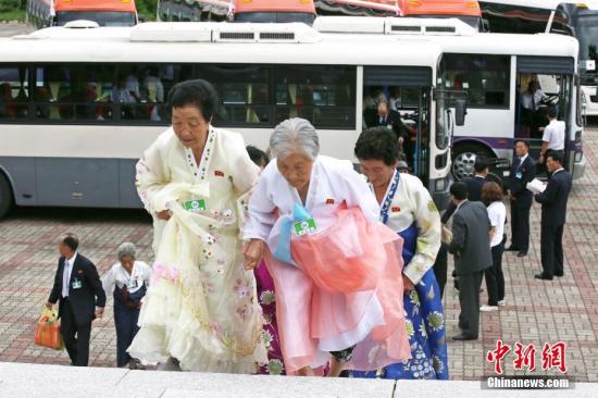 韩朝离散家属单独团聚 寻亲者:和亲人单独用餐吃更香
