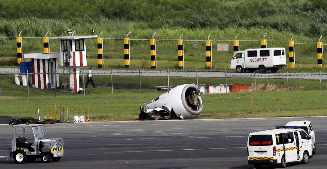 厦航飞机滑出跑道后,马尼拉机场乱成一团,惊动