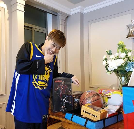 卢本伟交际圈这么广?现斗鱼一哥旭宝宝也是开