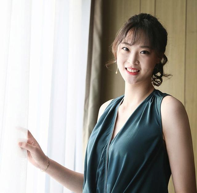 怎么变得知性美 77676363FFA30A98EC4D806BC25238D175615DD1_size36_w640_h627.jpeg