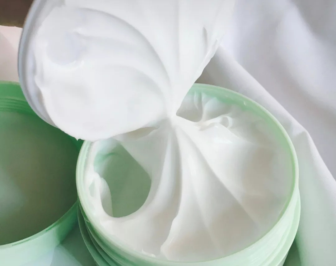 这货的补水能力比你用的面膜强460倍!可以把那