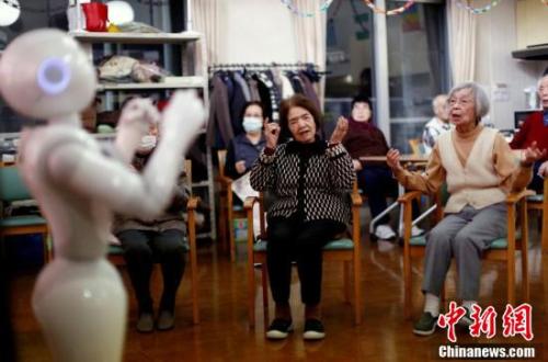中国老年人口已超2.4亿，用机器人养老靠谱吗？