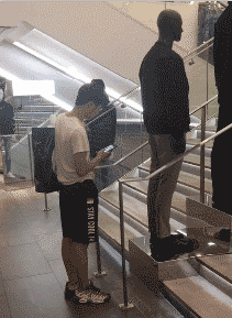 但常在河边走,湿了鞋的还真不少 (小编早上就和一根电线杆擦肩而过来
