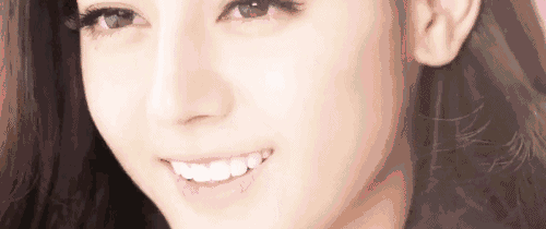 牙贴的原理其实和冷光美白一样,是通过过氧化物进行色素还原反应