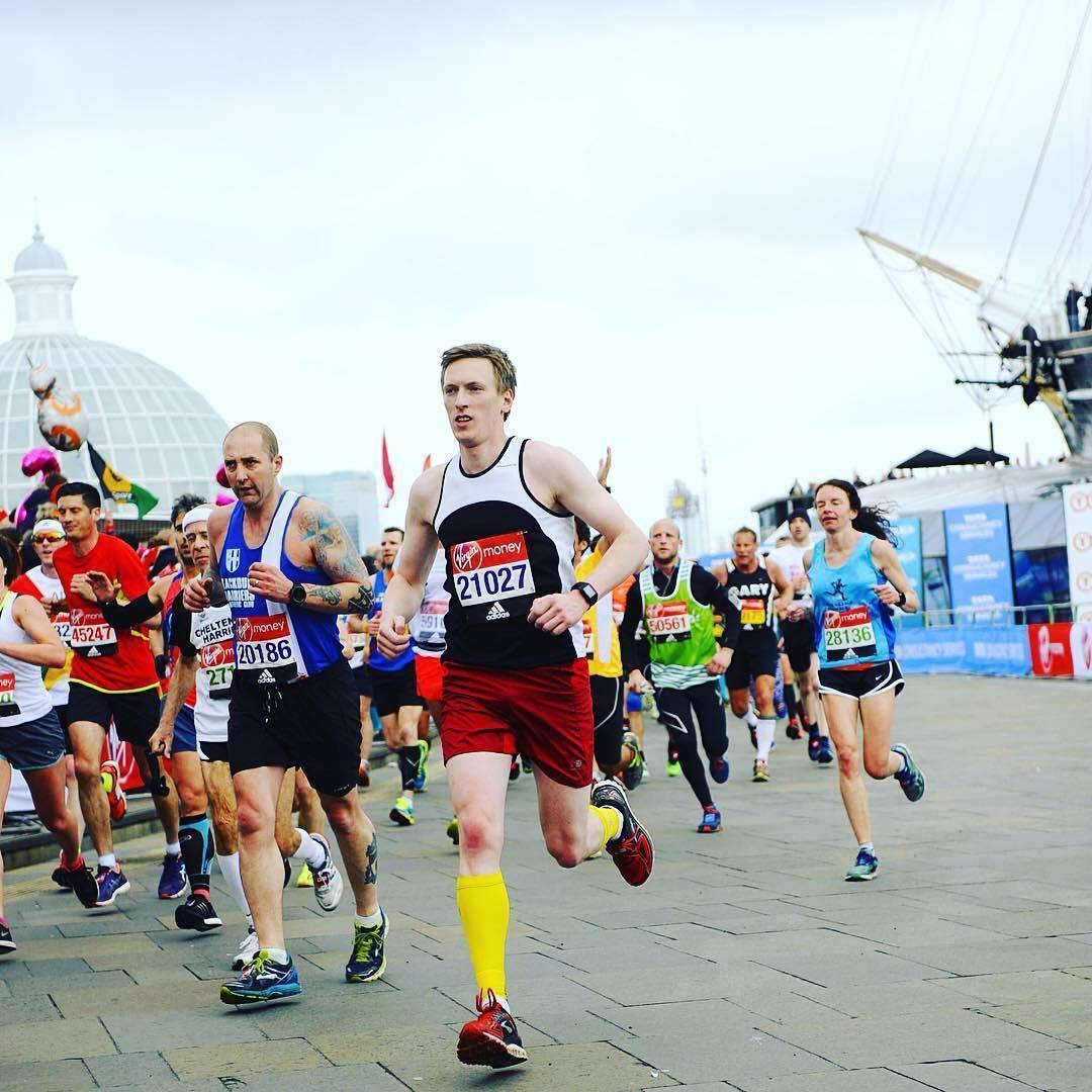 为什么有的人每天早起坚持跑步?因为早晨跑步