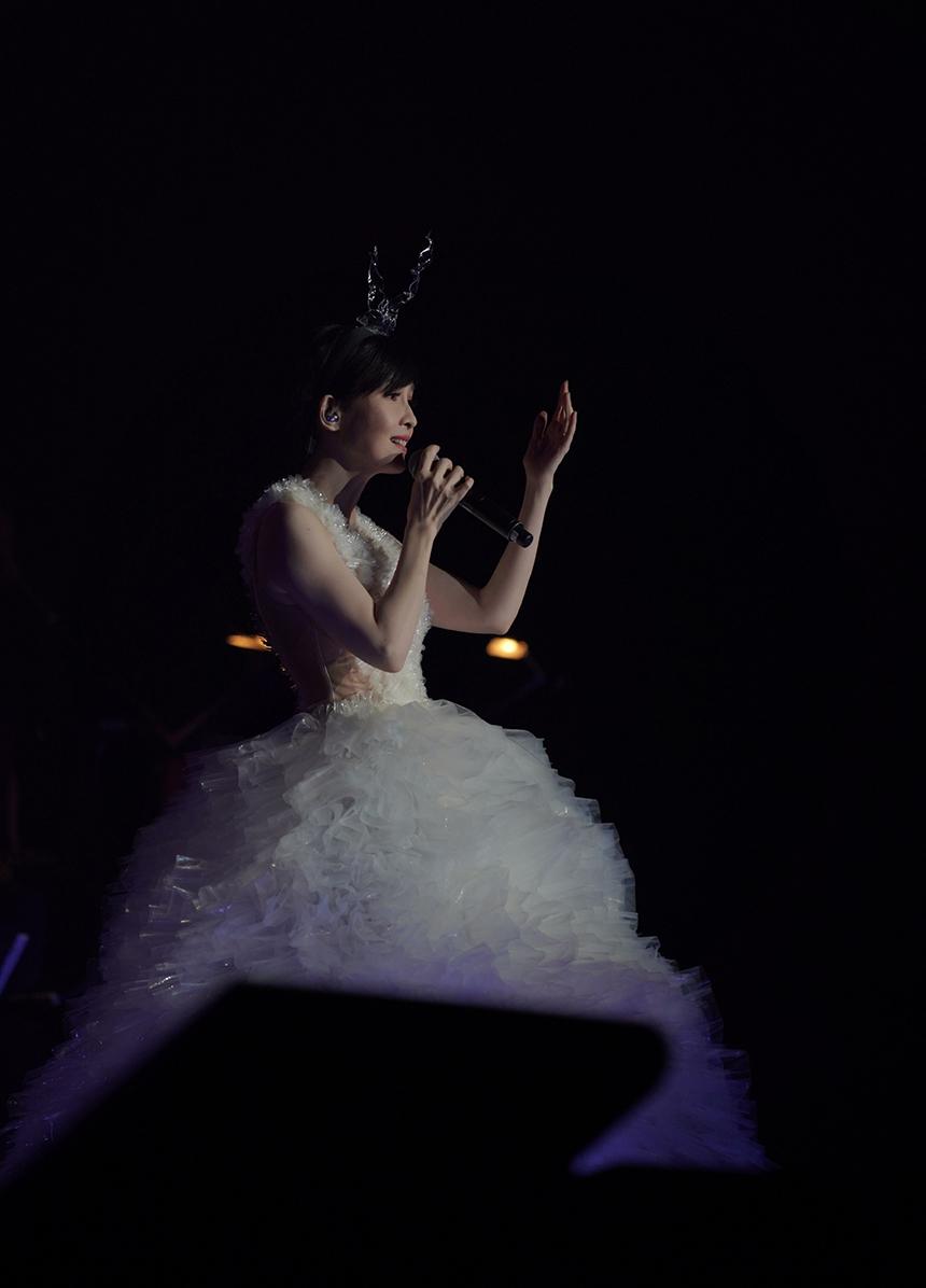 “玉女派掌门人”周慧敏演唱会造型曝光!47岁的杨钰莹有输吗?