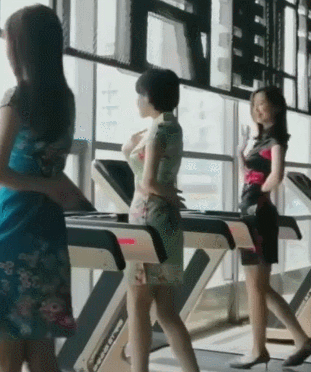 搞笑gif:妹子,看样子你牙口够好的啊,也不怕把牙给
