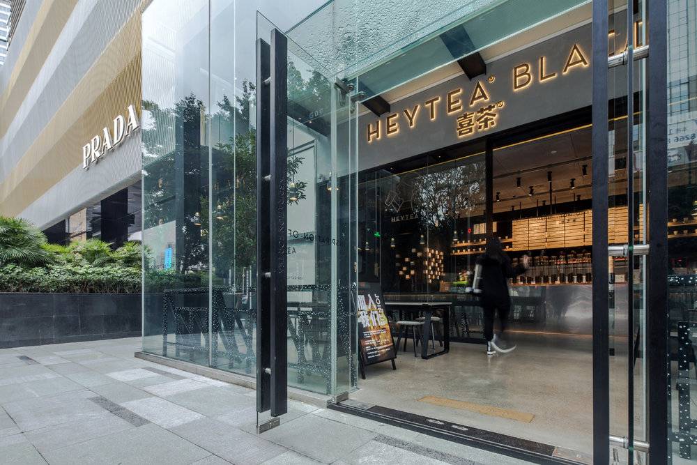 喜茶开进上海迪士尼，它会担心自己过气吗?