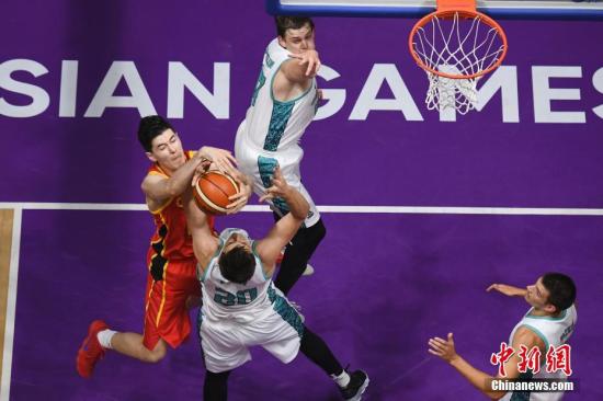 中国男篮有惊无险晋级亚运淘汰赛 李楠临场解难题
