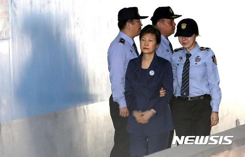 25年！朴槿惠“干政案”二审宣判 比一审多1年