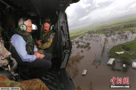 当地时间2017年3月30日，澳大利亚鲍恩，澳大利亚总理特恩布尔视察灾情。