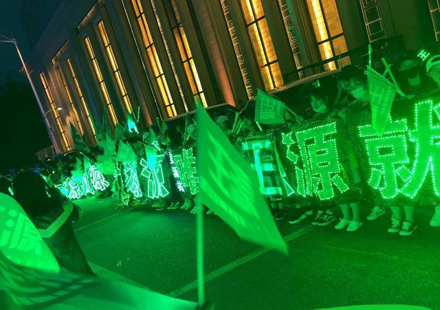 现实版宫斗!TF五周年粉丝开撕,竟然是为了灯牌