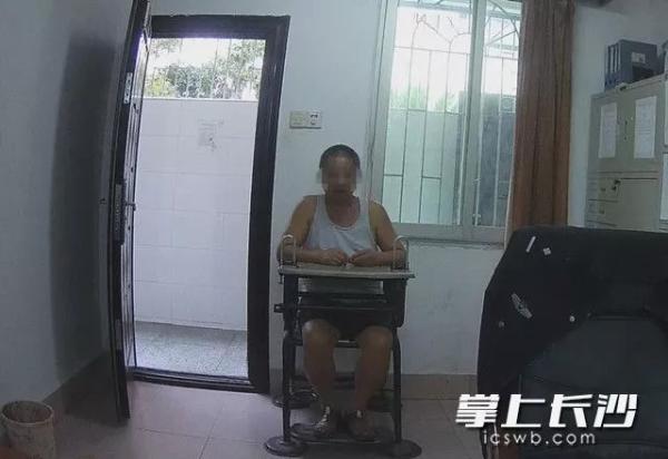 湖南洞口县62岁退休职工火车上猥亵熟睡的女大学生，被行拘