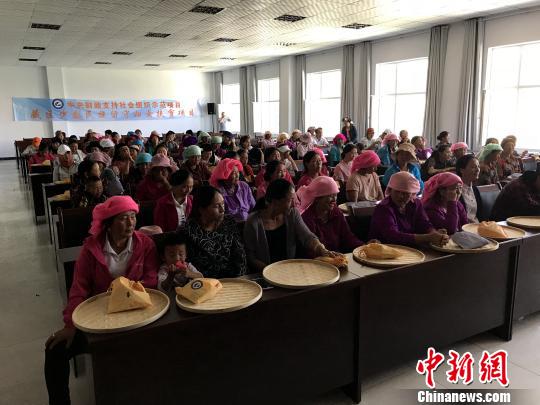 青海藏区120名留守妇女变“茶娘”促脱贫