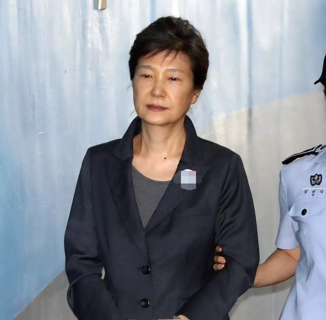 朴槿惠“亲信干政”案二审宣判 刑期延长
