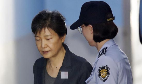 朴槿惠“亲信干政门”案二审宣判：有期徒刑25年