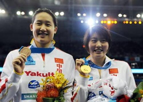 少校军衔焦刘洋近照!自办俱乐部全国开分店