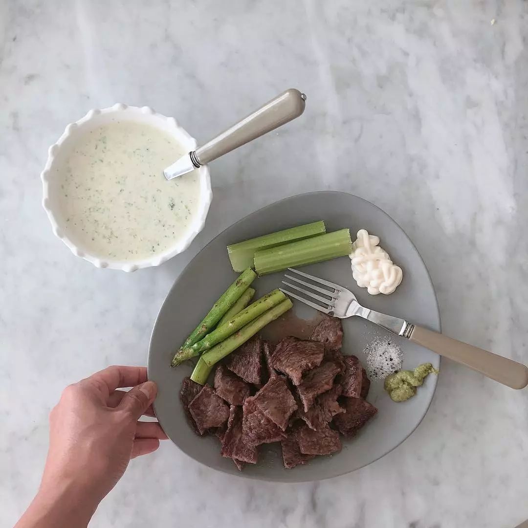 26岁的小狼狗被42岁的老阿姨泡走!究竟是什